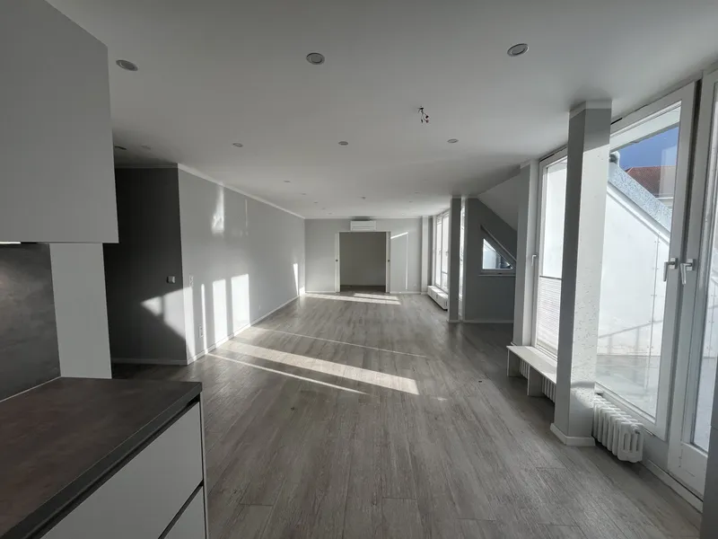 Exklusive Dachgeschosswohnung | 3 Südbalkone | Aufzug | Klimaanlage | Im Herzen der Altstadt Spandau — photo 1